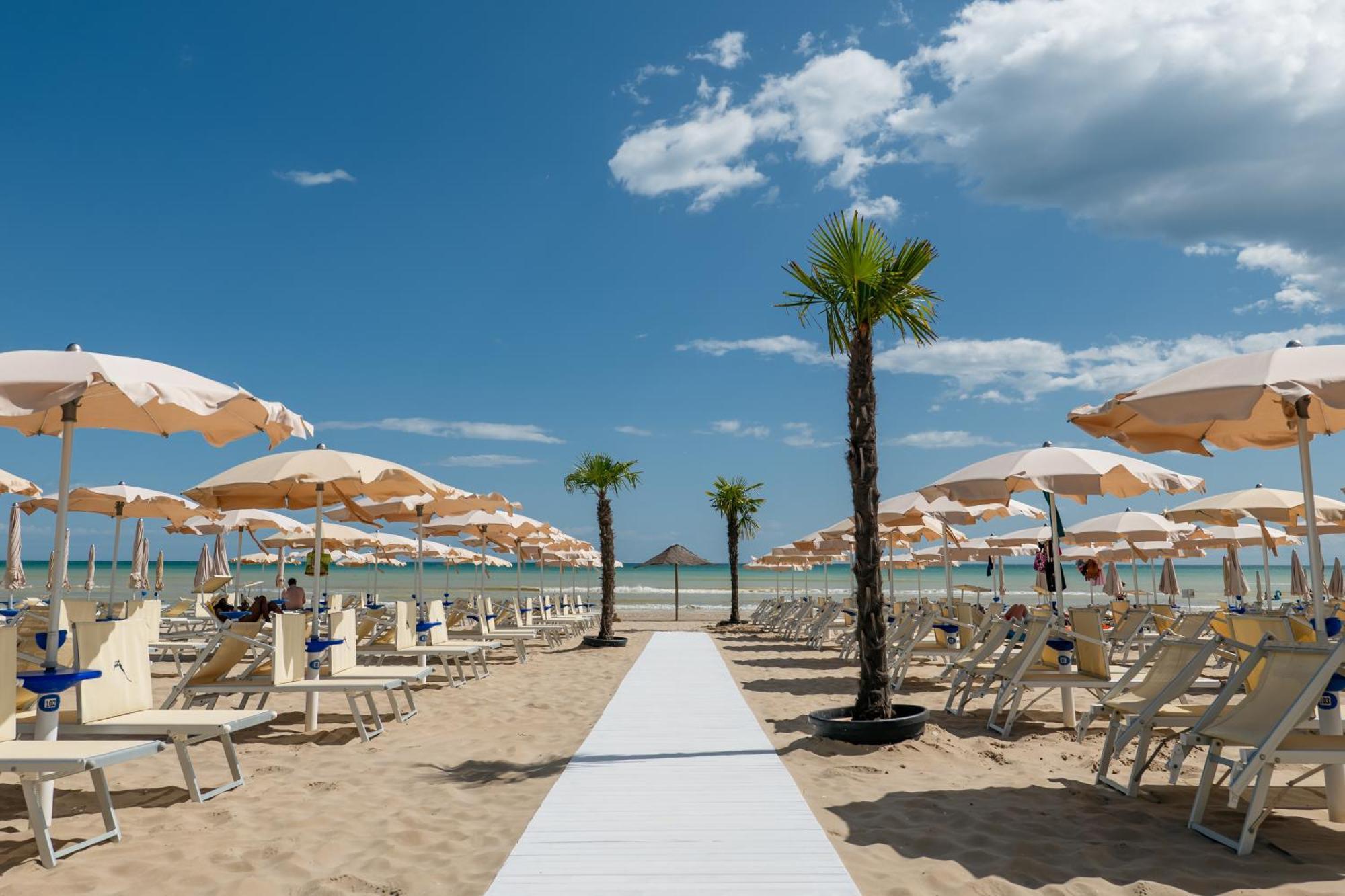 Hotel Continental Σενιγκάλια Εξωτερικό φωτογραφία