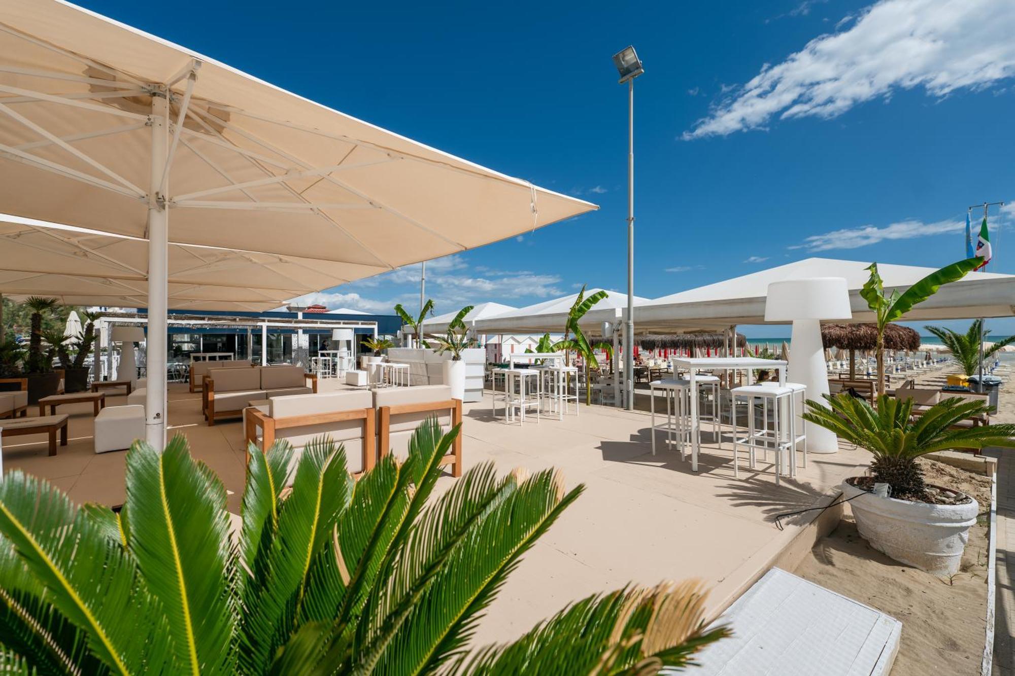Hotel Continental Σενιγκάλια Εξωτερικό φωτογραφία