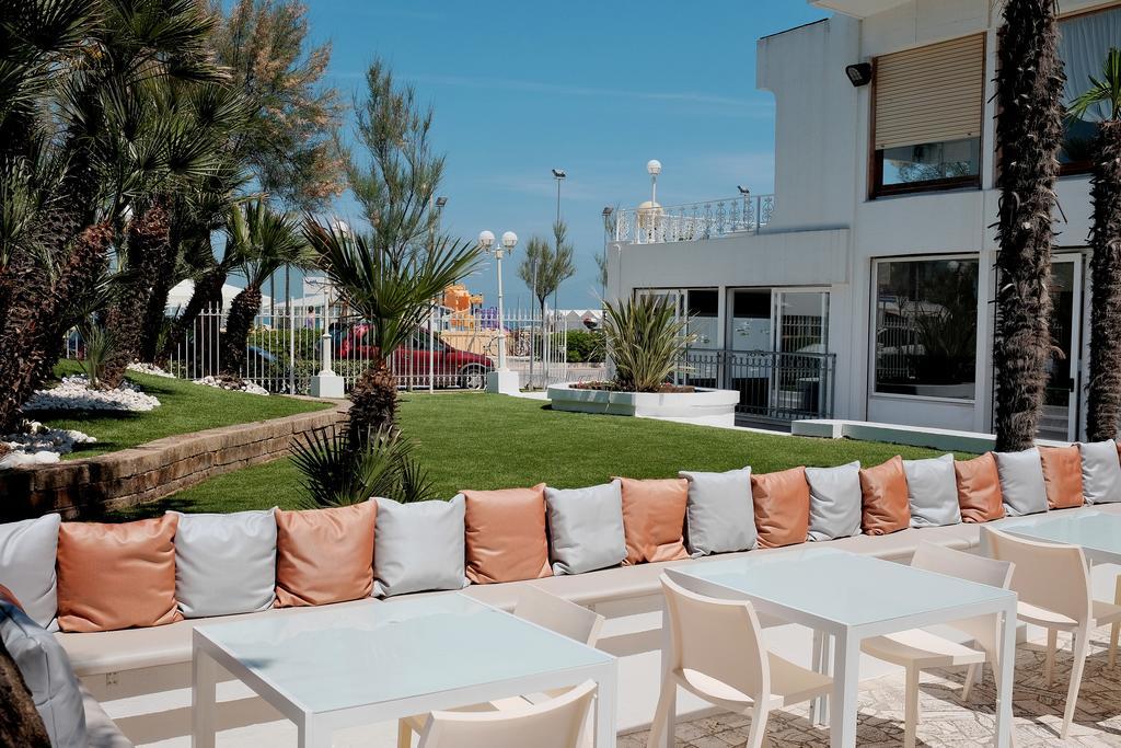 Hotel Continental Σενιγκάλια Εξωτερικό φωτογραφία
